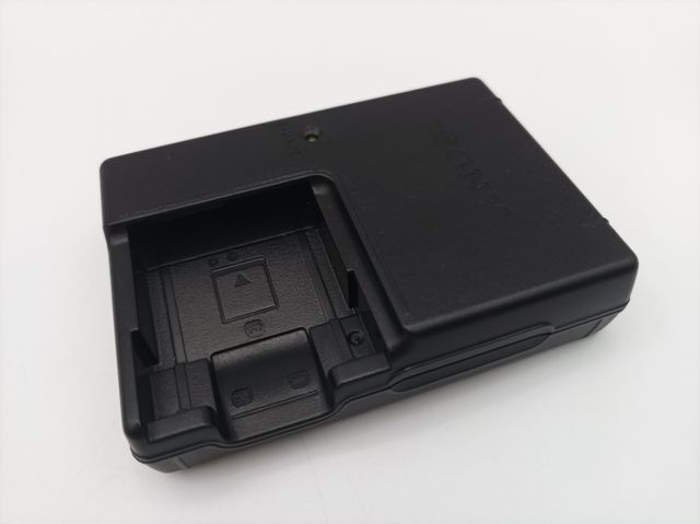 Cargador Sony N50 para baterías