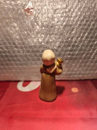 Personaggio Presepe Egan Ceramica Beige Oro