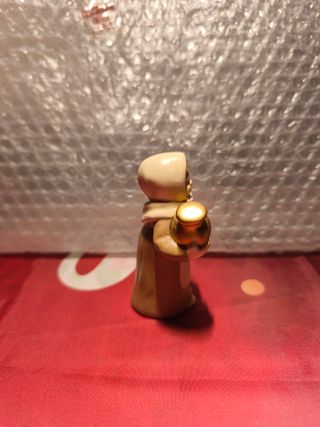 Personaggio Presepe Egan Ceramica Beige Oro