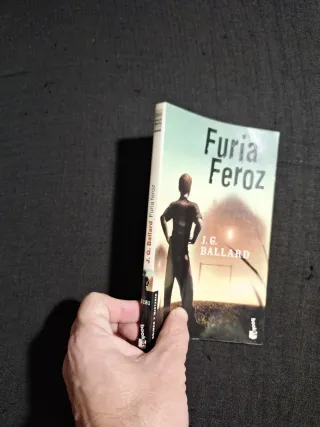 J. G. Ballard. Furia feroz