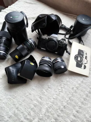 Cámara analógica Olympus OM10  3 objetivos y flash