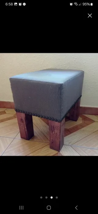 Sgabello in legno massello imbottito