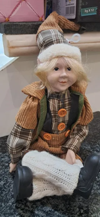 Elfo di Natale marrone e bianco