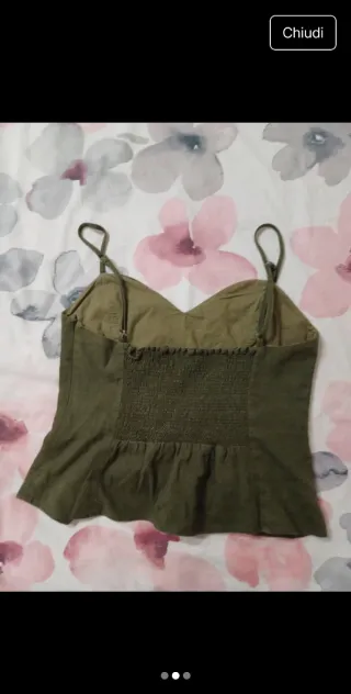 Top scollo a cuore verde