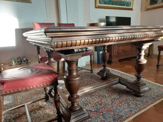 Tavolo noce massello con 4 sedie in pelle