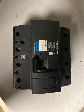 Interruttore Magnetotermico Schneider 32A