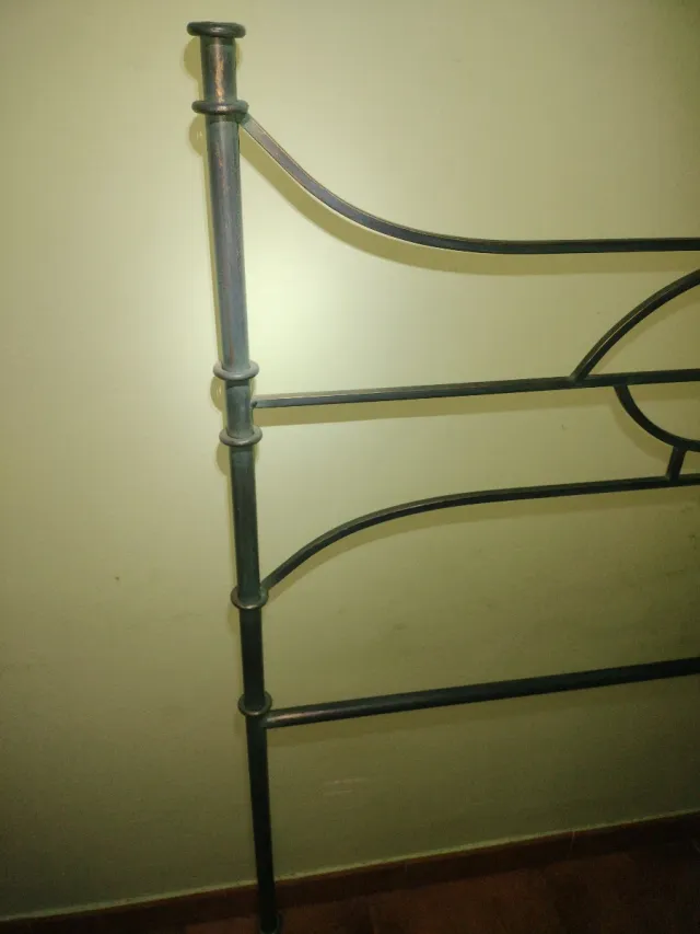 Cabecero de forja
