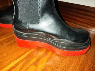 Botas Fetiche Suances Negras Suela Roja