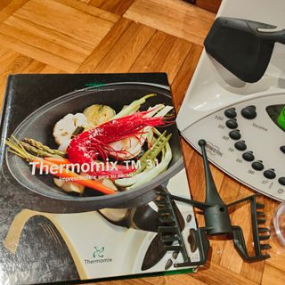 Thermomix TM31 + libros + accesorios