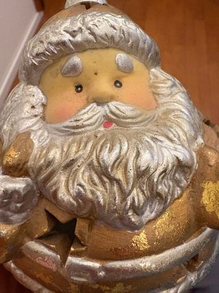 Babbo Natale porta candele oro e argento