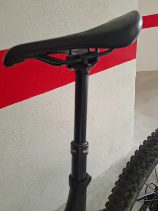 Canyon Lux CF 6 modello 2022. Taglia M/L.