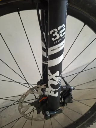 Canyon Lux CF 6 modello 2022. Taglia M/L.