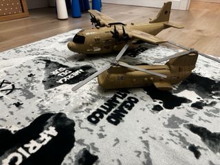 Avión y helicóptero de juguete