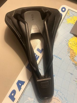 Sillín Fizik Argo Vento R1 Carbono