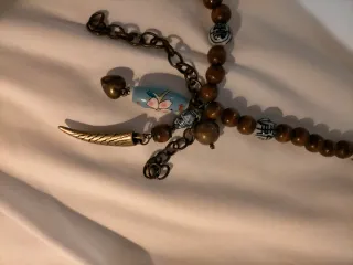 Collar asiático de cuentas de madera y cerámica