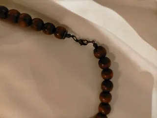 Collar asiático de cuentas de madera y cerámica