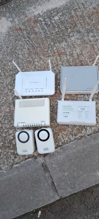 Lote de Routers y Accesorios