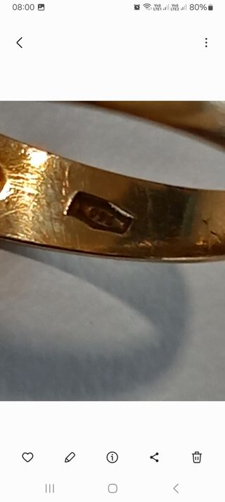 Anello oro con zaffiro nero