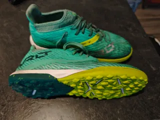 Botas fútbol niño multitaco verdes 36