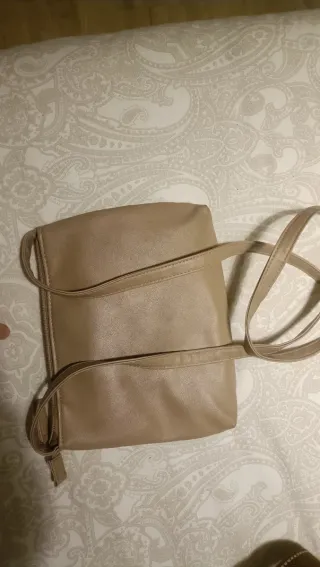 Bolso bandolera beige acolchado