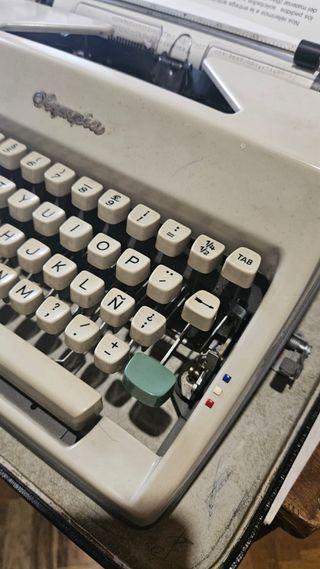 Máquina de escribir Olympia Vintage