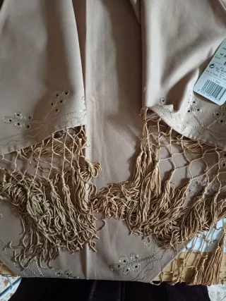 Pañuelo de antelina con flecos