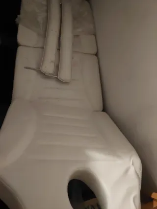 Camilla , con respaldo ajustable.