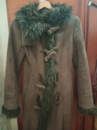 Abrigo efecto ante con forro de pelo