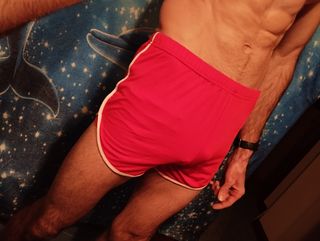 Pantalón corto deportivo rojo