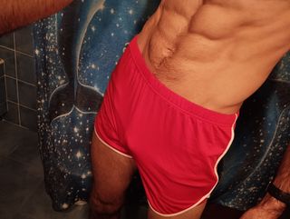 Pantalón corto deportivo rojo