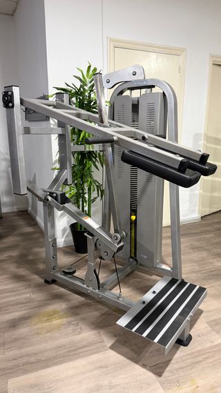 MÁQUINA PIERNAS GEMELOS CUÁDRICEPS