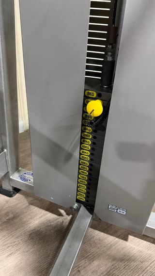 MÁQUINA PIERNAS GEMELOS CUÁDRICEPS