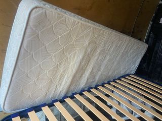 Cama 90x190 con base metálica azul