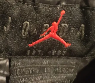 Chaqueta Jordan Negra Niña Talla 10-12 AÑOS