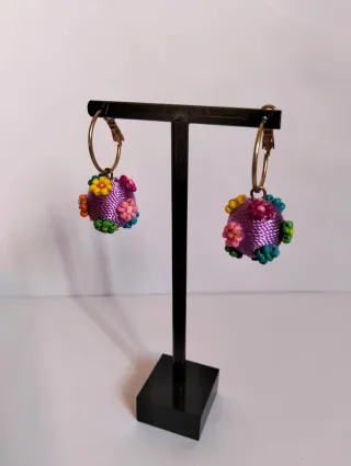 Pendientes bola malva flores abalorios