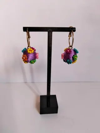 Pendientes bola malva flores abalorios