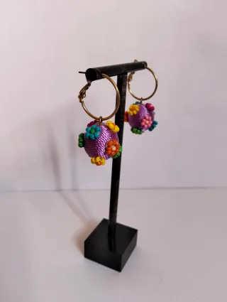 Pendientes bola malva flores abalorios