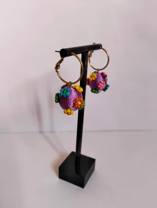 Pendientes bola malva flores abalorios