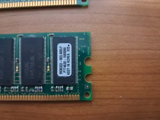 2x Kingston KVR400X64C3A/1G DDR RAM 1GB