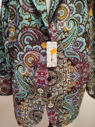 Con etiqueta. talla 54