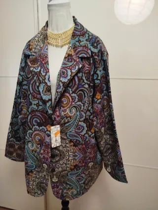 Con etiqueta. talla 54