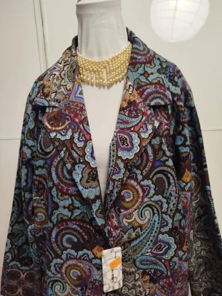 Con etiqueta. talla 54