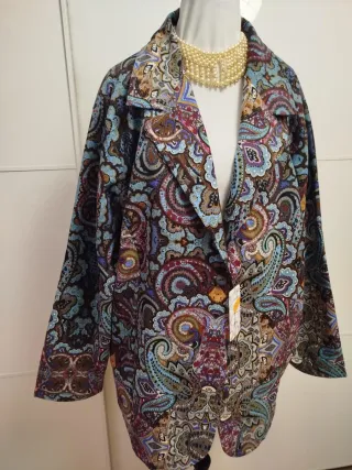 Con etiqueta. talla 54