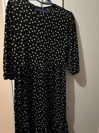 Vestido negro lunares blanco fluido