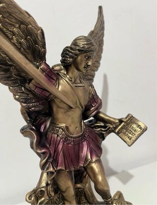 Figura Arcángel San Miguel. Artesanía e diseño