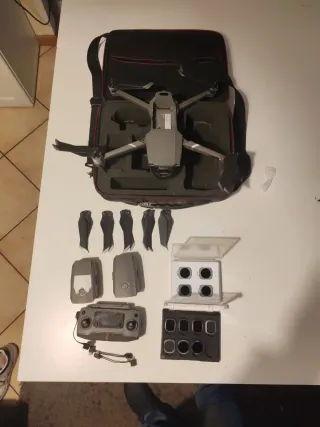 DJI Mavic 2 Pro Drone con accessori