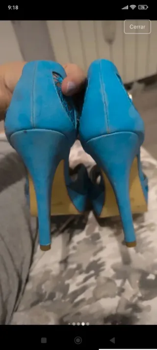 Tacones azules de plataforma con encaje