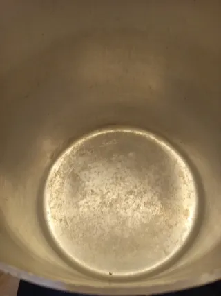 Olla industrial grande de aluminio