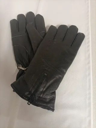 Guantes de piel negros