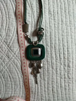 Collar colgante vintage verde y metal